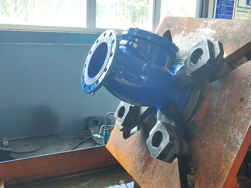 旋啟式止回閥打壓測試中